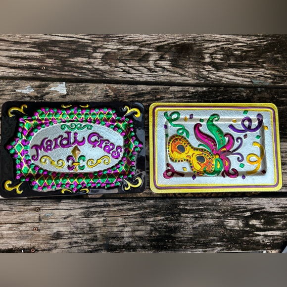 2 Decorative Metal Mardi Gras Serving Tray Platters New Orleans Louisiana - Picture 3 of 8